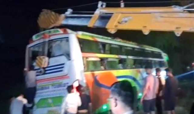ভারতে বাংলাদেশি পর্যটকবাহী বাস দুর্ঘটনায় নিহত ১, আহত ১৬