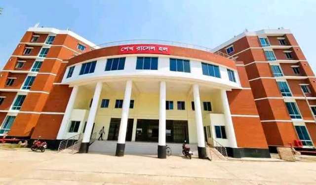 নির্মাণের ২ বছরেই বসবাসের অনুপযোগী শেখ রাসেল হল