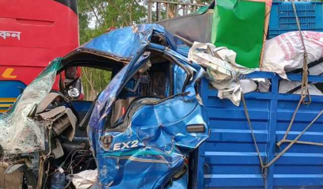 গোপালগঞ্জে বাস ও পিকআপ সংঘর্ষে নারী নিহত