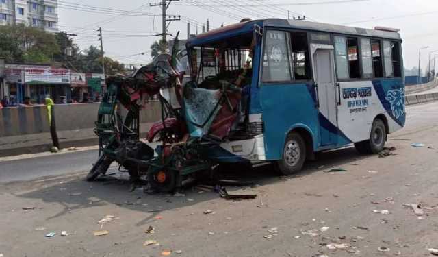 আটোরিকশায় বাসের ধাক্কা, ঈদে বাড়ি ফেরা হল না দম্পত্তির