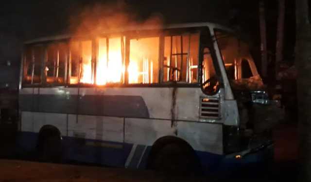 গাজীপুরে সড়ক দুর্ঘটনায় শিশুর মৃত্যু, বাসে আগুন