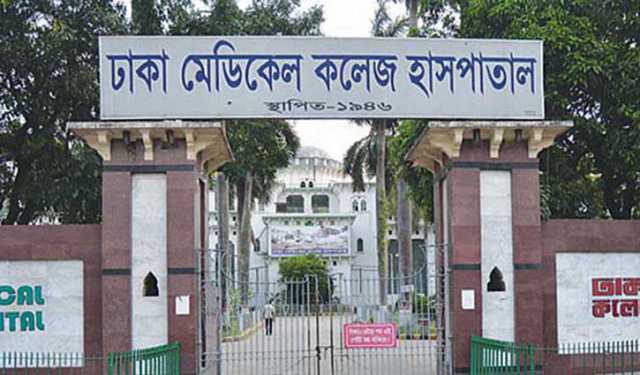 রাজধানীতে ছিনতাইকারীর ছুরি ও চাপাতির আঘাতে আহত ৩