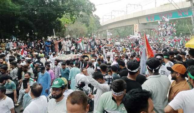সোহরাওয়ার্দী উদ্যান ছাড়িয়ে জনসমাগম ঢাবিতে
