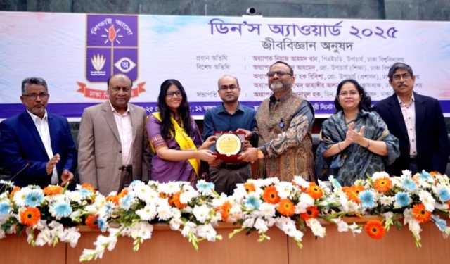 ডিনস্ অ্যাওয়ার্ড পেলেন ঢাবির ৭৫ শিক্ষার্থী