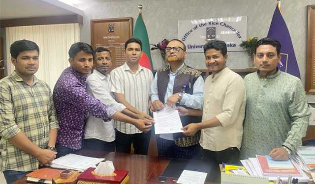 ৫ দাবিতে উপাচার্যকে ঢাবি ছাত্রদলের স্মারকলিপি