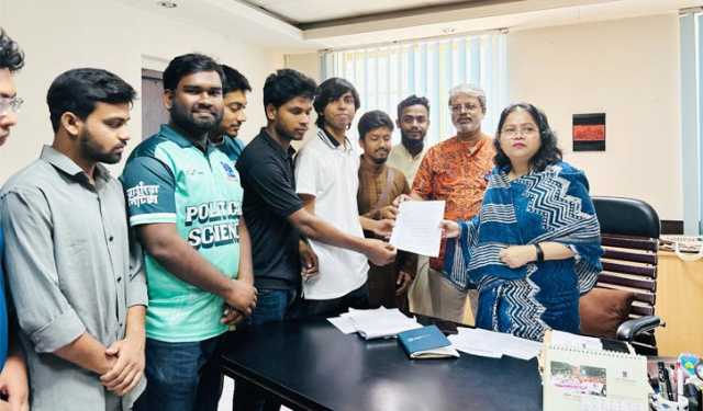 ডাকসু নির্বাচনের রোডম্যাপ দাবি শিক্ষার্থীদের