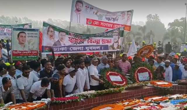 ফুলে ফুলে ভরেছে বেদি, শ্রদ্ধায় সিক্ত স্মৃতিসৌধ
