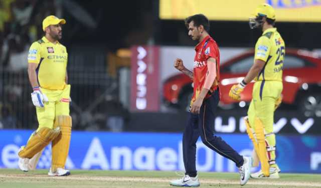 চেন্নাইয়ের ঘরে বিষাদের বাজনা, ধোনির চোখে বিদায়ের আভা