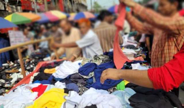 কুমিল্লায় পুলিশের নাম ভাঙিয়ে ফুটপাতে চাঁদাবাজি