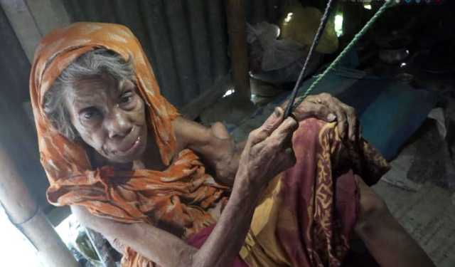 যে জীবন বয়ে নেওয়াই দায়