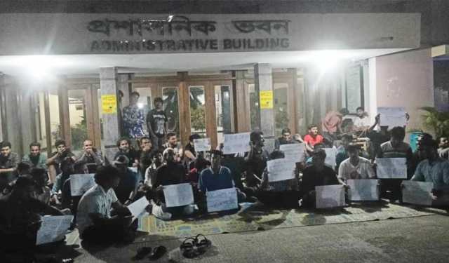 হল না খোলায় ক্যাম্পাসে অবস্থানের ঘোষণা কুয়েট শিক্ষার্থীদের