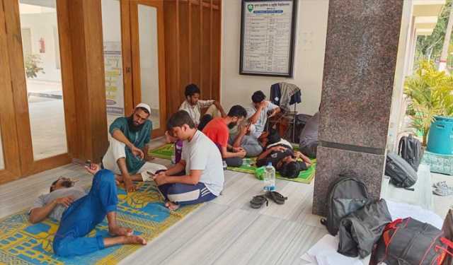 দাবি আদায়ে অনড় কুয়েট শিক্ষার্থীরা, সন্ধ্যায় সিন্ডিকেট সভা