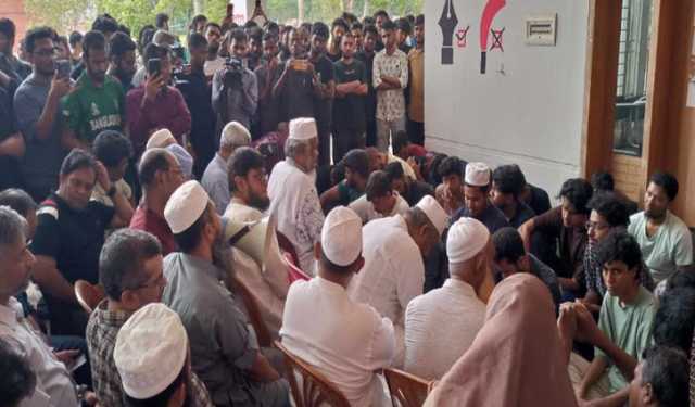 কুয়েটে আন্দোলনরত শিক্ষার্থীদের অনশন শুরু