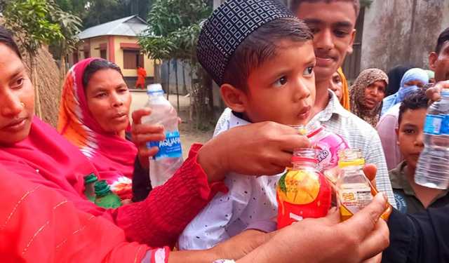 শিশু কবিরাজের ঝাড়ফুঁক পেতে মানুষের ভিড়, সামলাতে পরিবারে হিমশিম