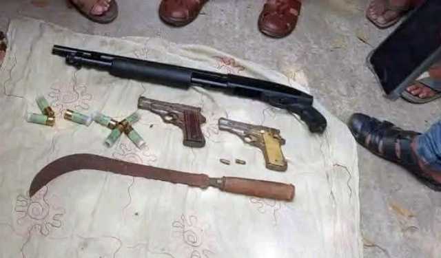 খুলনায় বিদেশি পিস্তল, শটগান ও গুলিসহ আটক ২