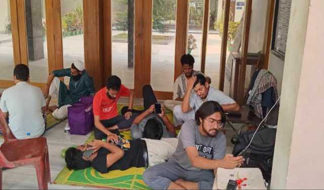 দাবিতে অনড় কুয়েট শিক্ষার্থীরা, সন্ধ্যায় সিন্ডিকেট সভা আহ্বন