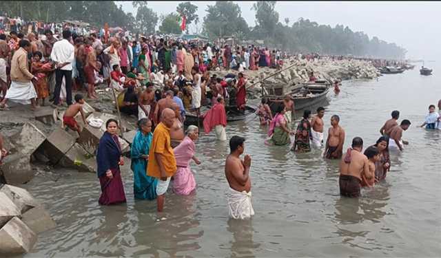 কুড়িগ্রামের চিলমারীতে অষ্টমির স্নানোৎসবে লাখো পুণ্যার্থীর সমাগম 