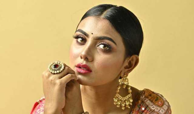 শাকিব খানের সঙ্গে অভিনয় করার জন্য মুখিয়ে ছিলেন ইধিকা