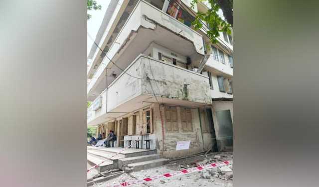 জবি অবকাশ ভবনের ছাদের অংশ ভেঙে আহত কর্মচারী