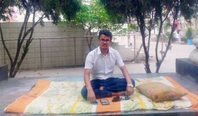 ৩ দাবিতে কাঁথা-বালিশ নিয়ে জবি শিক্ষার্থীর অবস্থান