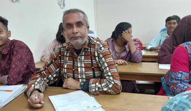 জগন্নাথ বিশ্ববিদ্যালয়েও লড়ছেন অকুতোভয় তকু