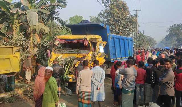 জামালপুরে দুর্ঘটনায় ট্রাকচালক ও মোটরসাইকেল আরোহী নিহত, আহত ৪