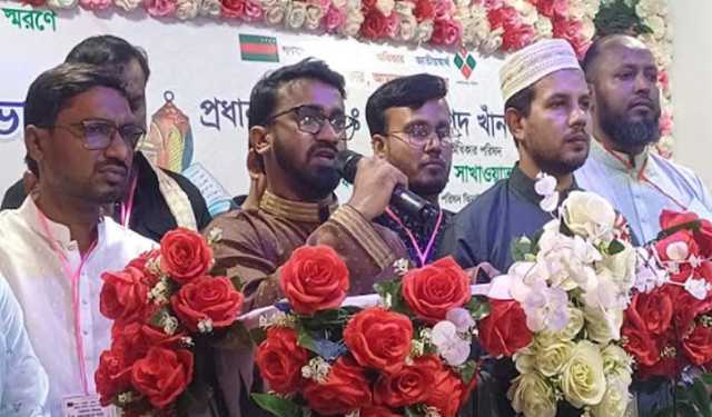 উপদেষ্টাদের বিদেশ সফর কমিয়ে মানুষের কাছে যাওয়া উচিত: রাশেদ খান