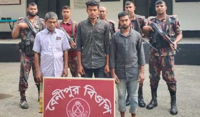 ঝিনাইদহ সীমান্তে নারী-শিশুসহ ১১ বাংলাদেশি গ্রেপ্তার