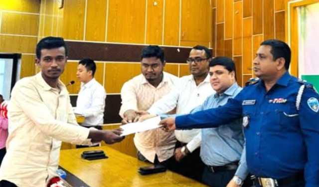 লক্ষ্মীপুরে গণঅভ্যুত্থানে শহীদ পরিবার ও আহতরা পেলেন আর্থিক সহায়তা 