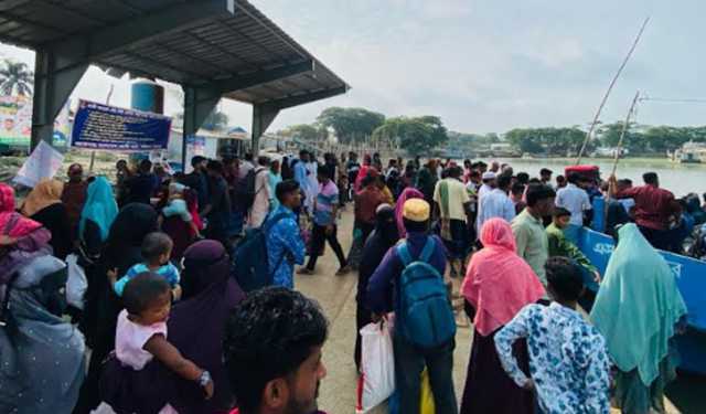 মজুচৌধুরীর হাট লঞ্চঘাটে কর্মস্থলে ফেরা মানুষের ভিড় 