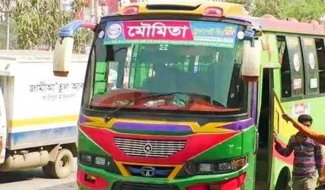 সাভারে চলন্ত বাস থেকে চাকুসহ ৩ ছিনতাইকারী আটক