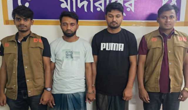 মাদারীপুরে ফেনসিডিলসহ দুই মাদক কারবারি গ্রেপ্তার