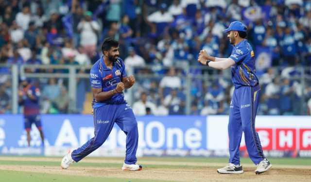 টানা পাঁচ জয়ে দুইয়ে মুম্বাই