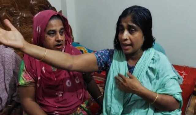 অঝোরে কাঁদছেন পারভেজের মা