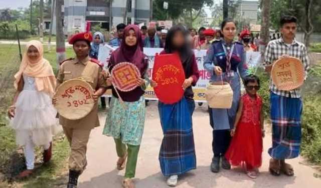 নোয়াখালী কলেজের শোভাযাত্রায় ব্যবহৃত পোশাক নিয়ে সমালোচনার ঝড়