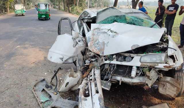 নাটোরে দুর্ঘটনায় প্রাইভেটকার, প্রাণ গেল বাবা-মেয়ের