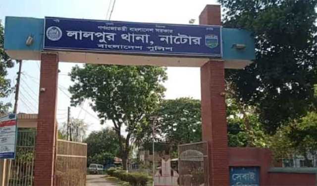 নাটোরে আইনজীবীর বাড়িতে দুর্ধর্ষ ডাকাতি, ৩ জনকে কুপিয়ে জখম