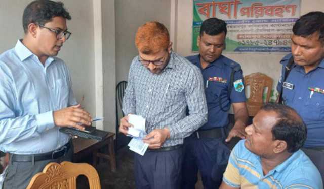 নাটোরে ৩ পরিবহনকে জরিমানা