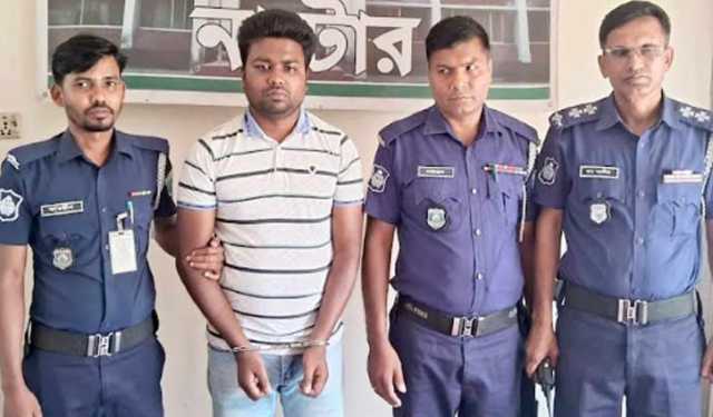 নাটোরে থানা থেকে ছিনিয়ে নেওয়া ছাত্রদল নেতাসহ গ্রেপ্তার ৪