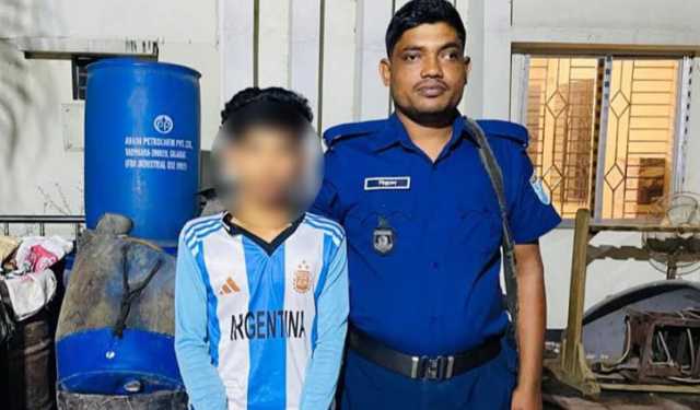 নারায়ণগঞ্জে রিভালবারসহ কিশোর গ্রেপ্তার