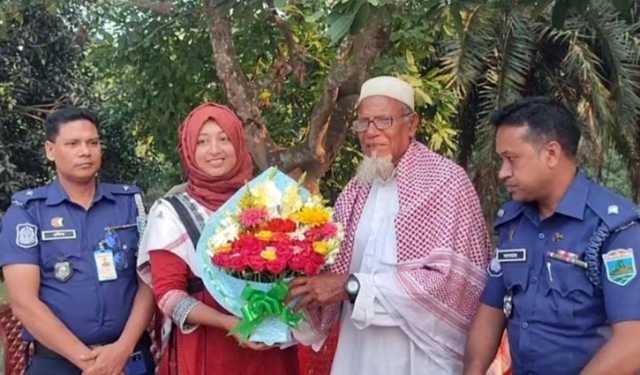 ৭৫ বছর বয়সে ডিগ্রি পাস, বাড়িতে হাজির পুলিশ