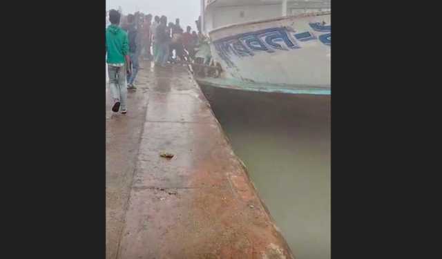 লঞ্চে তাস খেলায় বাধা দেওয়ায় হামলা, আহত ১০
