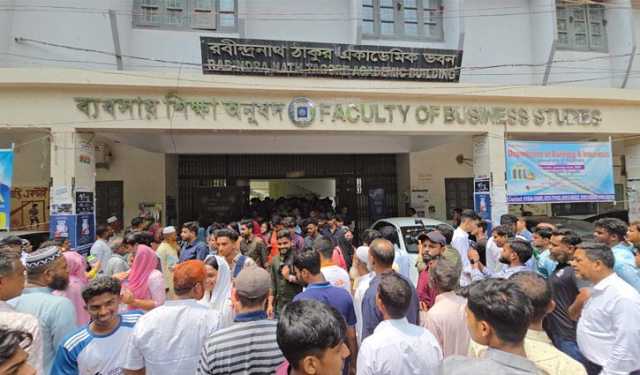 রাবির ‘এ’ ইউনিটের ভর্তি পরীক্ষায় সন্তোষজনক উপস্থিতি