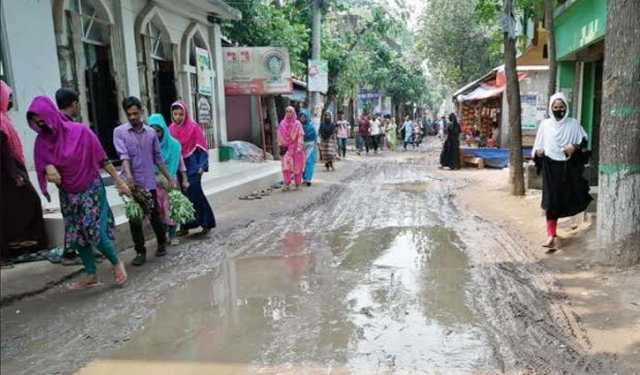 ২ কিলোমিটার সড়ক, ২০ হাজার শ্রমিকের দুর্ভোগ 