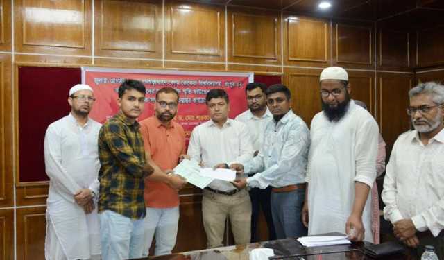 বেরোবির জুলাই গণঅভ্যুত্থানে আহত শিক্ষার্থীদের মাঝে চেক হস্তান্তর