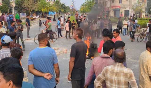 ‘মরণ রাস্তার মোড়ে’ সড়ক দুর্ঘটনা, বিক্ষোভ