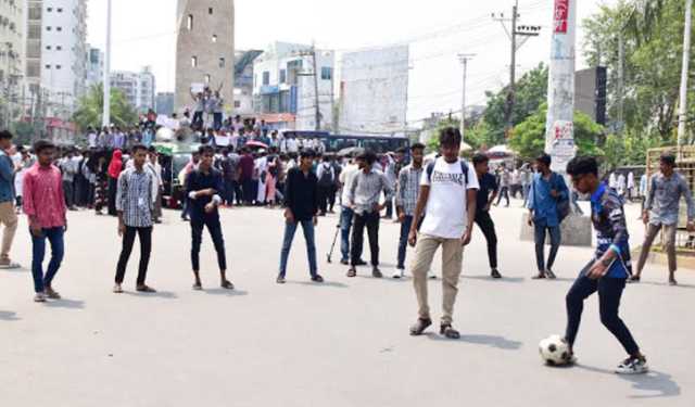 রাজশাহীতে পলিটেকনিক শিক্ষার্থীদের সড়ক অবরোধ