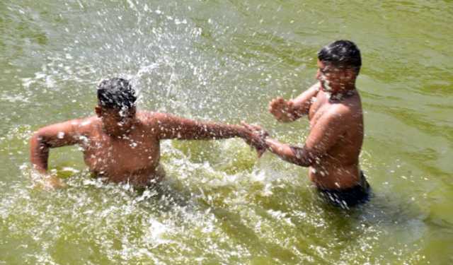 রাজশাহীতে চলছে মাঝারি তাপপ্রবাহ, জনজীবন বিপর্যস্ত