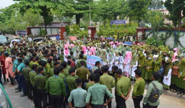 ডিপ্লোমা নার্সিং কোর্সকে স্নাতকের সমমান করার দাবিতে বিক্ষোভ