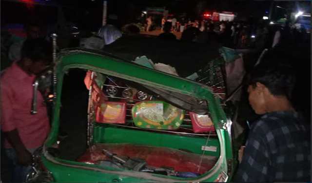টাঙ্গাইলে ট্রাকের ধাক্কায় অটোরিকশাচালকসহ দুইজন নিহত